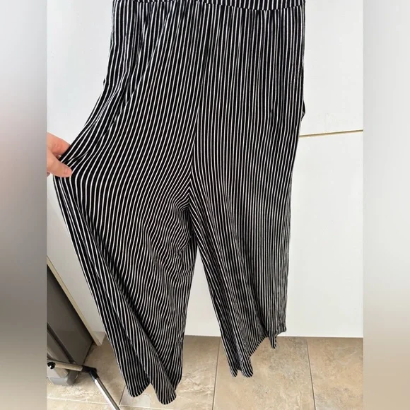 American Eagle Outfitters Black White Striped Jumpsuit  Stretchy Elastic Spring - Picture 3 of 12